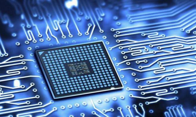 華為絕地反擊引領(lǐng)中企崛起，美芯片根基遭受嚴(yán)峻挑戰(zhàn)